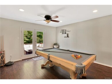 Opposite side of family room...space for large sec