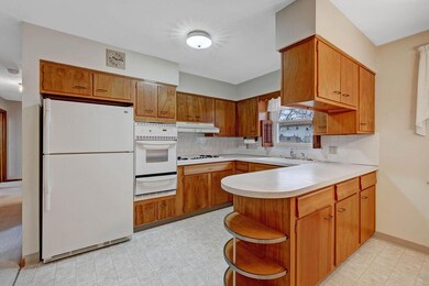 5666 Lindenwood Rd, Columbus, OH 43229 - photo 7