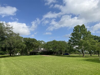 2020 Lundy Ln, Friendswood, TX 77546 - photo 4