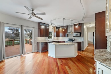 707 Crestview Dr, Bolingbrook, IL 60440 - photo 3