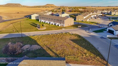 2257 Caldera Dr, Dickinson, ND 58601 - photo 4