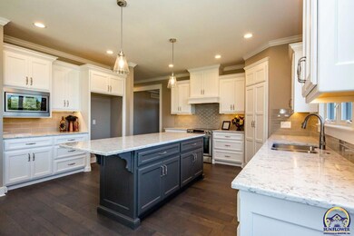 6317 SW 43rd Ct, Topeka, KS 66610 - photo 3