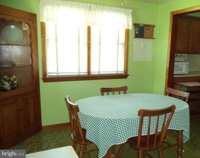 68 Dawson St, Berkeley Springs, WV 25411 - photo 5