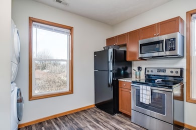 433 W Grand St-40