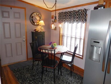 Sunny breakfast nook.
