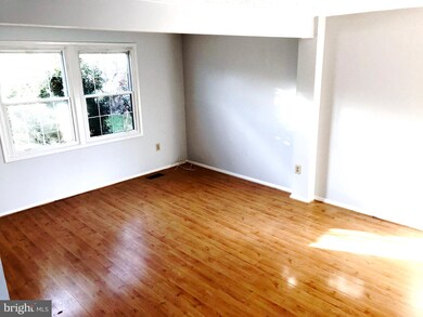 19534 Twinflower Cir, Germantown, MD 20876 - photo 2