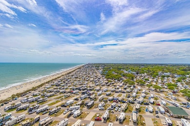 Birds eye view of property featuring a beach view 