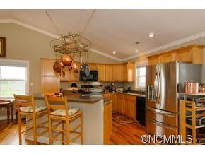 Kitchen and breakfast bar