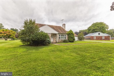 912 Jamestown Rd, Broomall, PA 19008 - photo 2