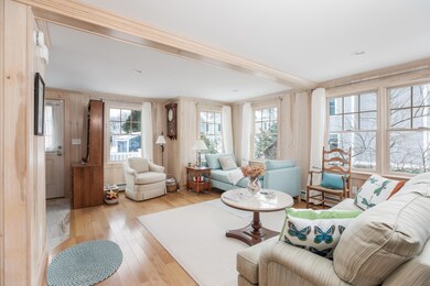 005-photo-living-room-6779172