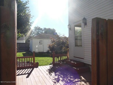 Deck to Back Yard