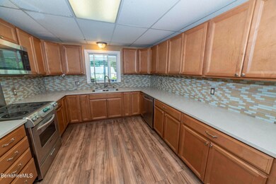 10 Alger St, Adams, MA 01220 - photo 4