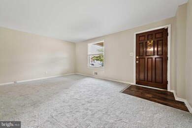 1053 Foxcroft Ln, Essex, MD 21221 - photo 3