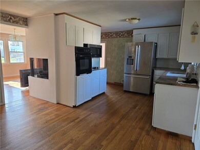 43 Meadowcrest Dr, Cumberland, RI 02864 - photo 2