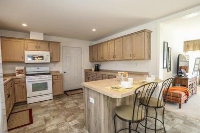 71 Crescent St unit 208-97-17B, Plymouth, NH 03264 - photo 2