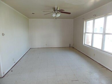 131 South Dr, Springtown, TX 76082 - photo 3