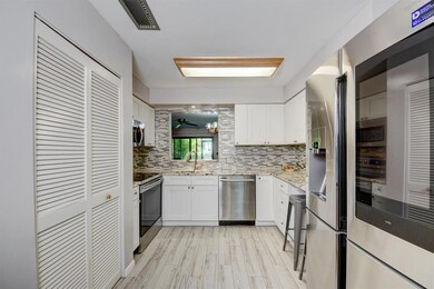 2070 Colonial Rd Unit 3 Fort-large-020-0