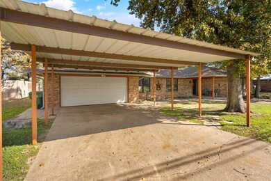 2613 Oaks Dr, Granbury, TX 76049 - photo 4