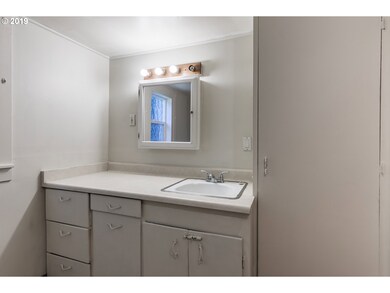 1018 E E St, Rainier, OR 97048 - photo 7