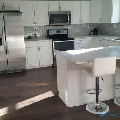 EAT-IN KITCHEN