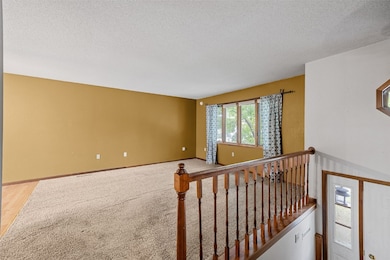 1041 Hutton Hill Dr, Marion, IA 52302 - photo 4