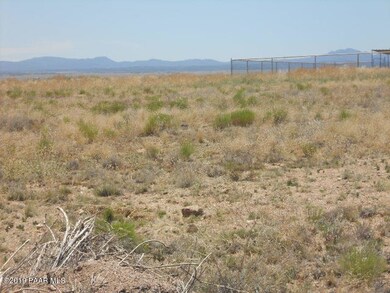 2575 Compass Point Rd, Paulden, AZ 86334 - photo 2