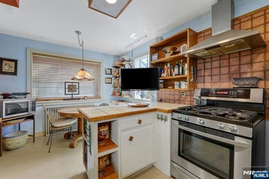 719 Catalpa Ave, Teaneck, NJ 07666 - photo 7