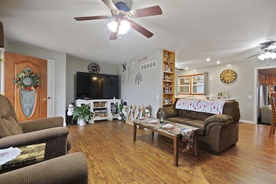 908 Randolph St, Glasgow, MO 65254 - photo 6