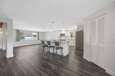 8306 W Forest Cir, Tampa, FL 33615 - photo 3