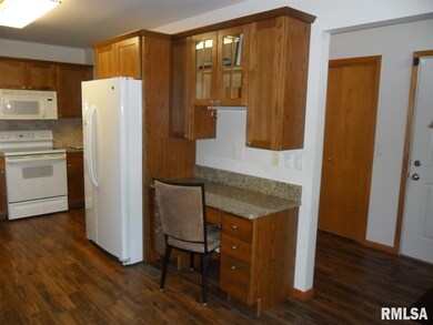 4527 W 14th St, Davenport, IA 52804 - photo 4