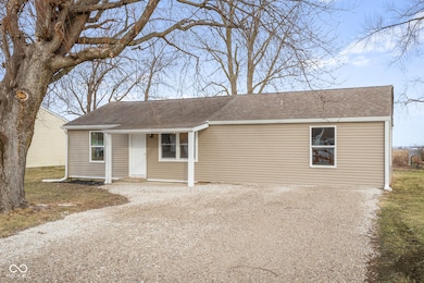 411 Jewell St, Columbus, IN 47203 - photo 2