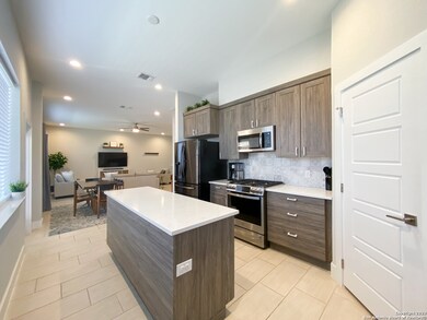 1618 W Lawndale Dr unit 19, San Antonio, TX 78209 - photo 3