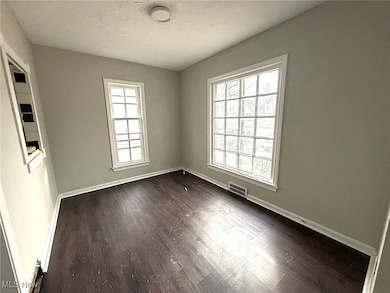 15615 Judson Dr, Cleveland, OH 44128 - photo 5