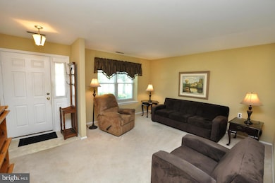8 Raven Ct, Mount Laurel, NJ 08054 - photo 2