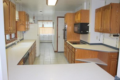 226 Oak St, Pen Argyl, PA 18072 - photo 7