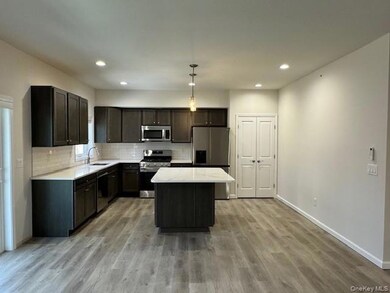 4 S Hills Way unit 11, Poughkeepsie Township, NY 12590 - photo 3