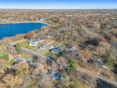 7625 Pleasant View Dr, Saint Paul, MN 55112 - photo 2