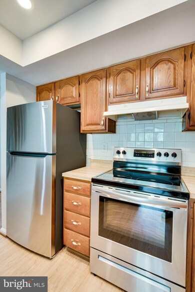 9614 Blake Ln, Fairfax, VA 22031 - photo 5