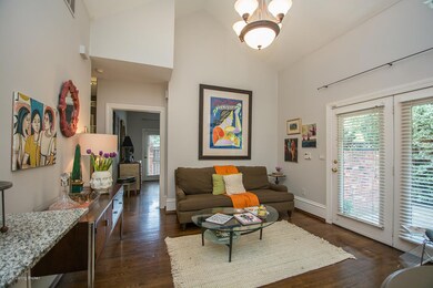 1318 Eastern Pkwy unit 3, Louisville, KY 40204 - photo 2