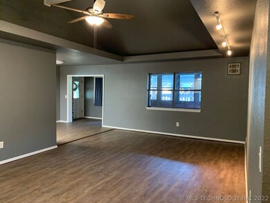 420 E Maple St, Skiatook, OK 74070 - photo 3