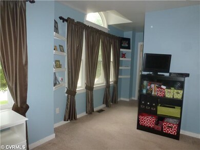 Master Bedroom - Spacious Master Suite with Walk i