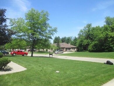 7137 Medallion Dr unit 15, Lansing, MI 48917 - photo 2