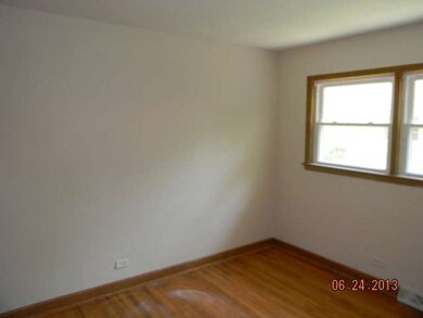 910 Suffolk Ave, Westchester, IL 60154 - photo 4