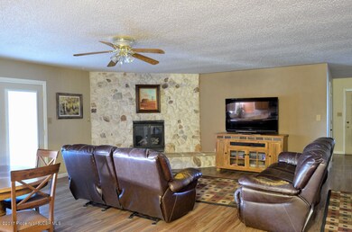 5525 Evergreen Dr, Farmington, NM 87402 - photo 3