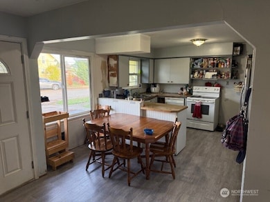 720 W Chestnut St, Centralia, WA 98531 - photo 2