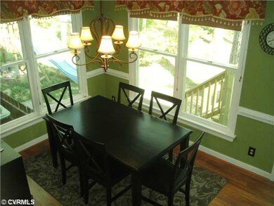 Breakfast Nook - Sunny breakfast nook!