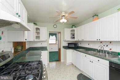 127 Jackpine Dr, Pasadena, MD 21122 - photo 7