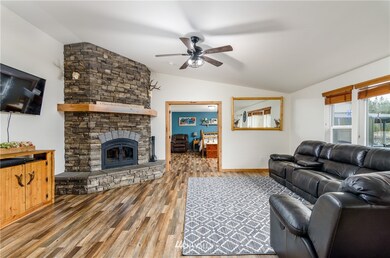 243 Bremgartner Rd, Winlock, WA 98596 - photo 4