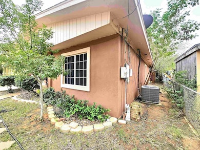 2703 Pecan St, Laredo, TX 78046 - photo 4