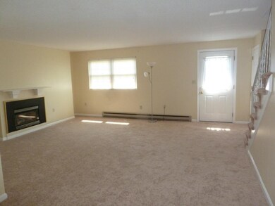 61 Fieldstone Dr unit 61, Londonderry, NH 03053 - photo 2